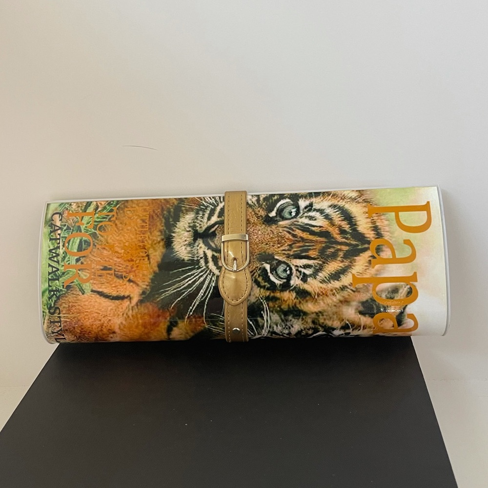 Magazine clutch purse